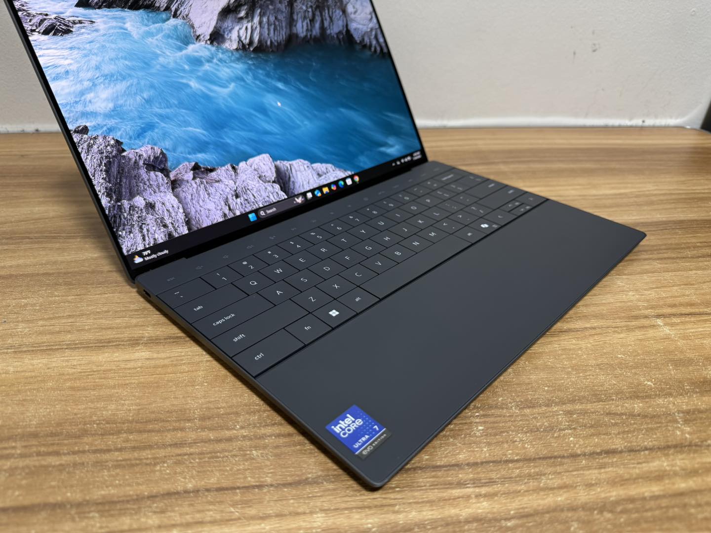 DELL XPS | Ultra 7 | 16GB RAM | 512GB SSD | ARC 140V