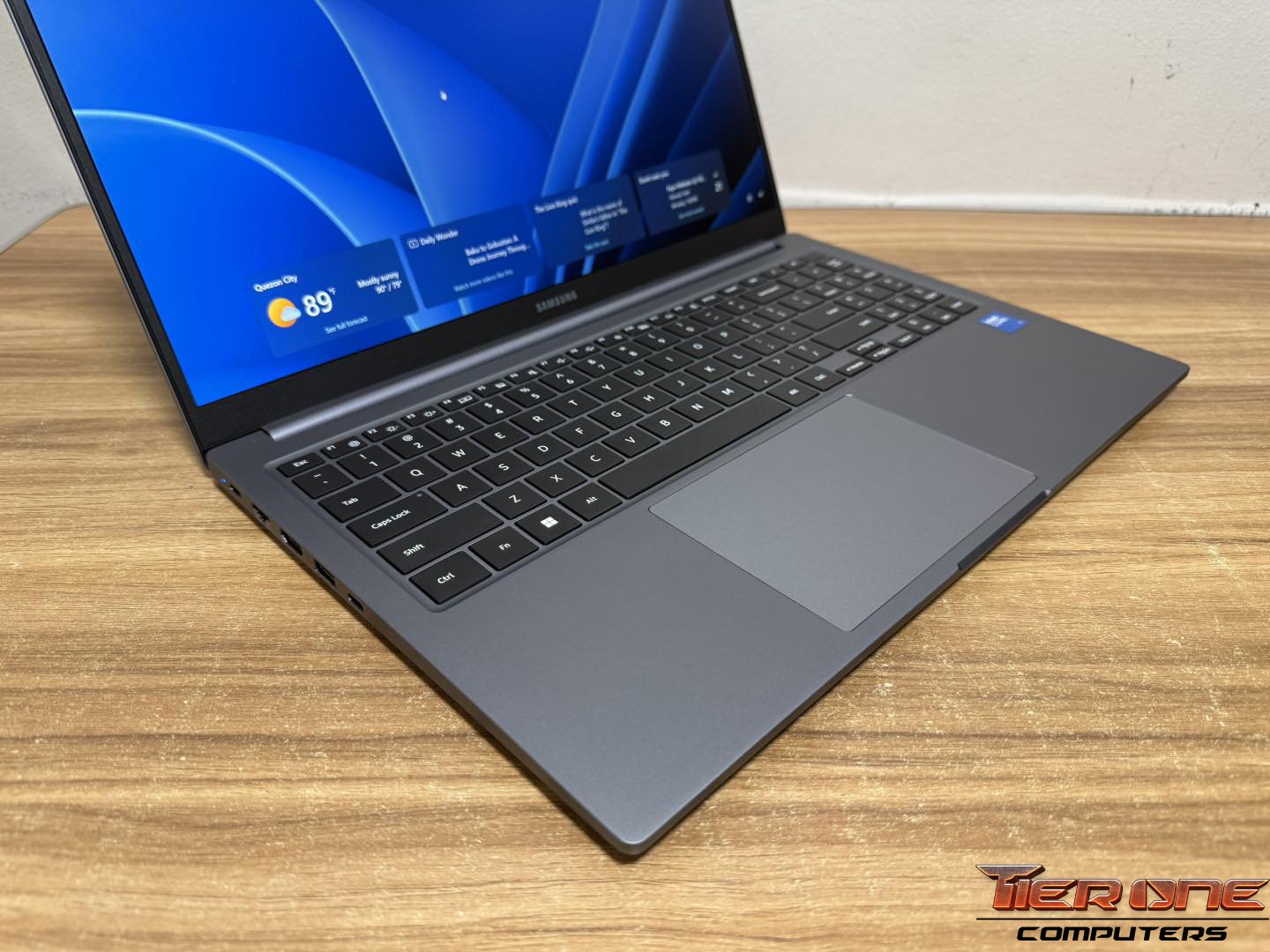 SAMSUNG | Ultra 7 | 16GB RAM| 512GB SSD